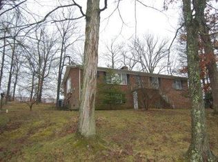 681 Woodside Dr, Radcliff, KY 40160