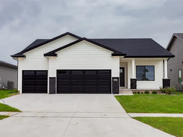 9445 NW 82nd Ave, Johnston, IA 50131