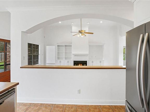 3rd image of 4113 Heyd Ave