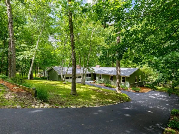 4085 Loch Alpine Dr E, Ann Arbor, MI 48103