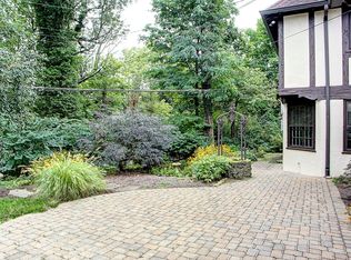 50 Walnut Ln, Oakwood, OH 45419