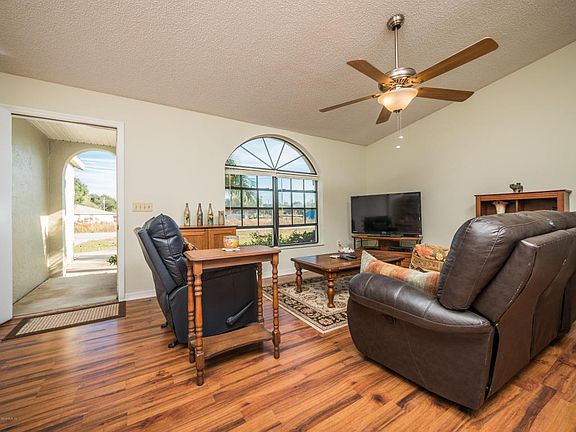 4th image of 5 Pine Ct