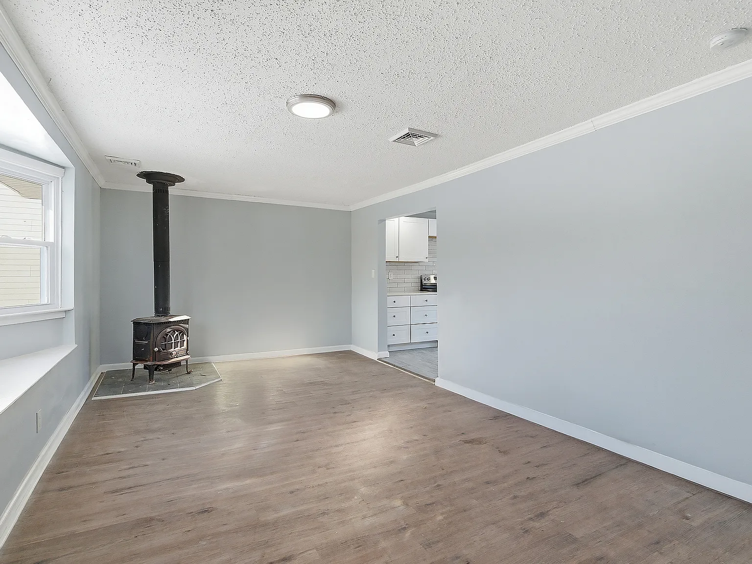 3 bed, 876 sqft, $2,750 — Photo 2