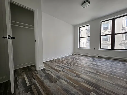 Rented by Julien Aractingi, LREB | media 7