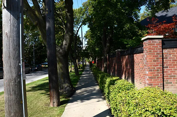 869 Avenue Rd — Photo 16
