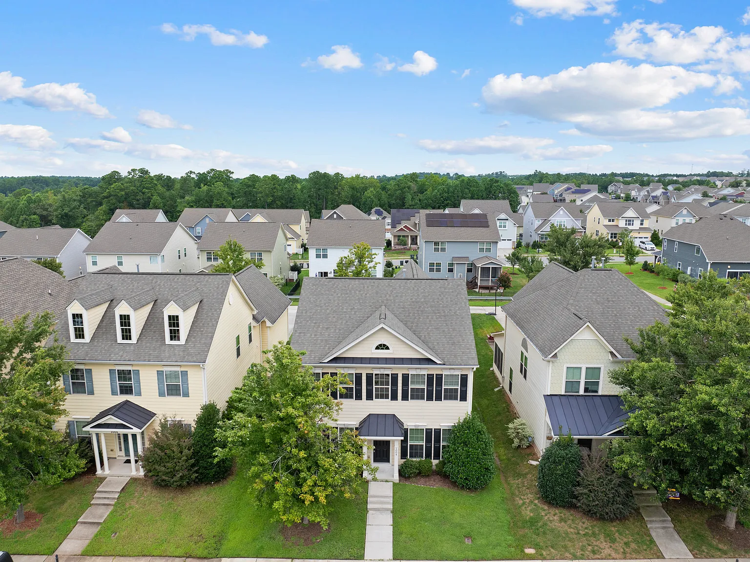4 bed, 2.5 bath, 2731 sqft, $2,700 — Photo 3