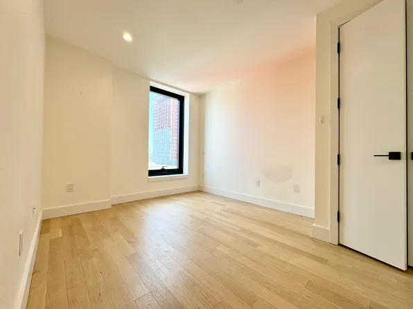 260 Gold Street image 9 of 28