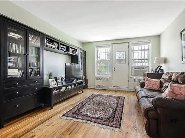 930 East 7th Street image 1 of 14