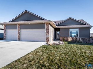5304 S Breezeway Ave, Sioux Falls, SD 57108