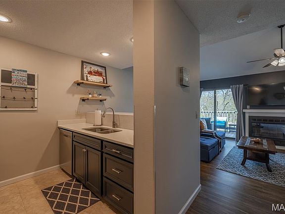 5th image of 124 Geneva Cove Dr