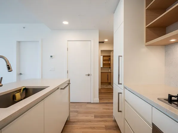 4433 Alaska St #2101, Burnaby, BC V5C 0N3