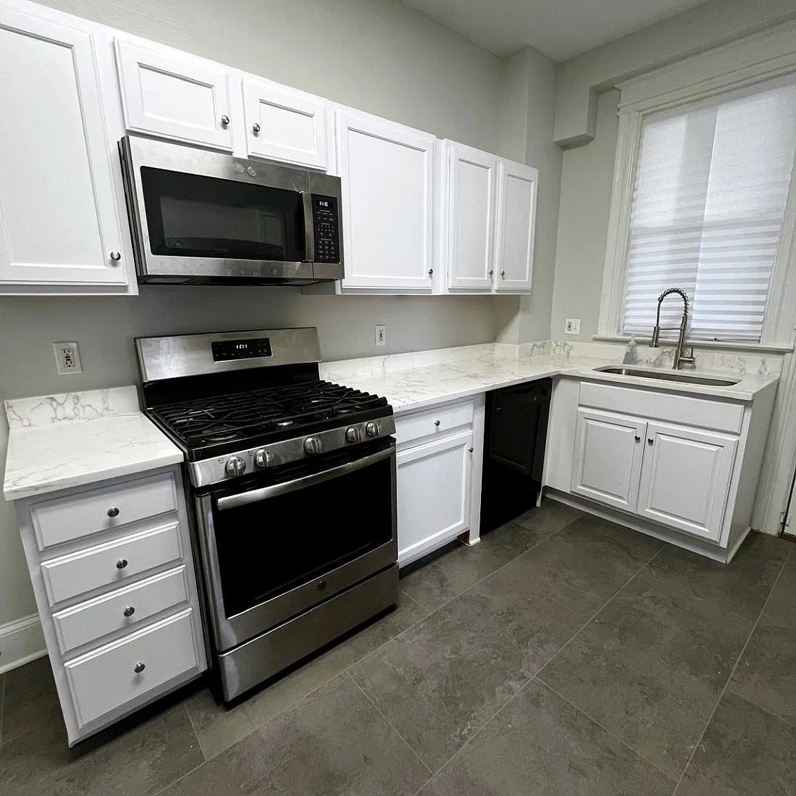 4 bed, 2.0 bath, 1994 sqft, $4,850 — Photo 3
