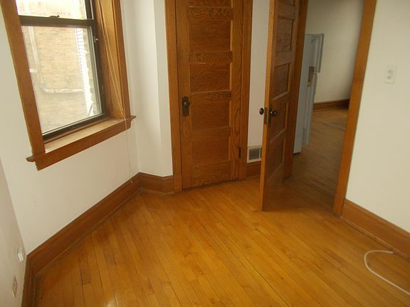 3rd image of 3134 N Southport Ave Unit 2