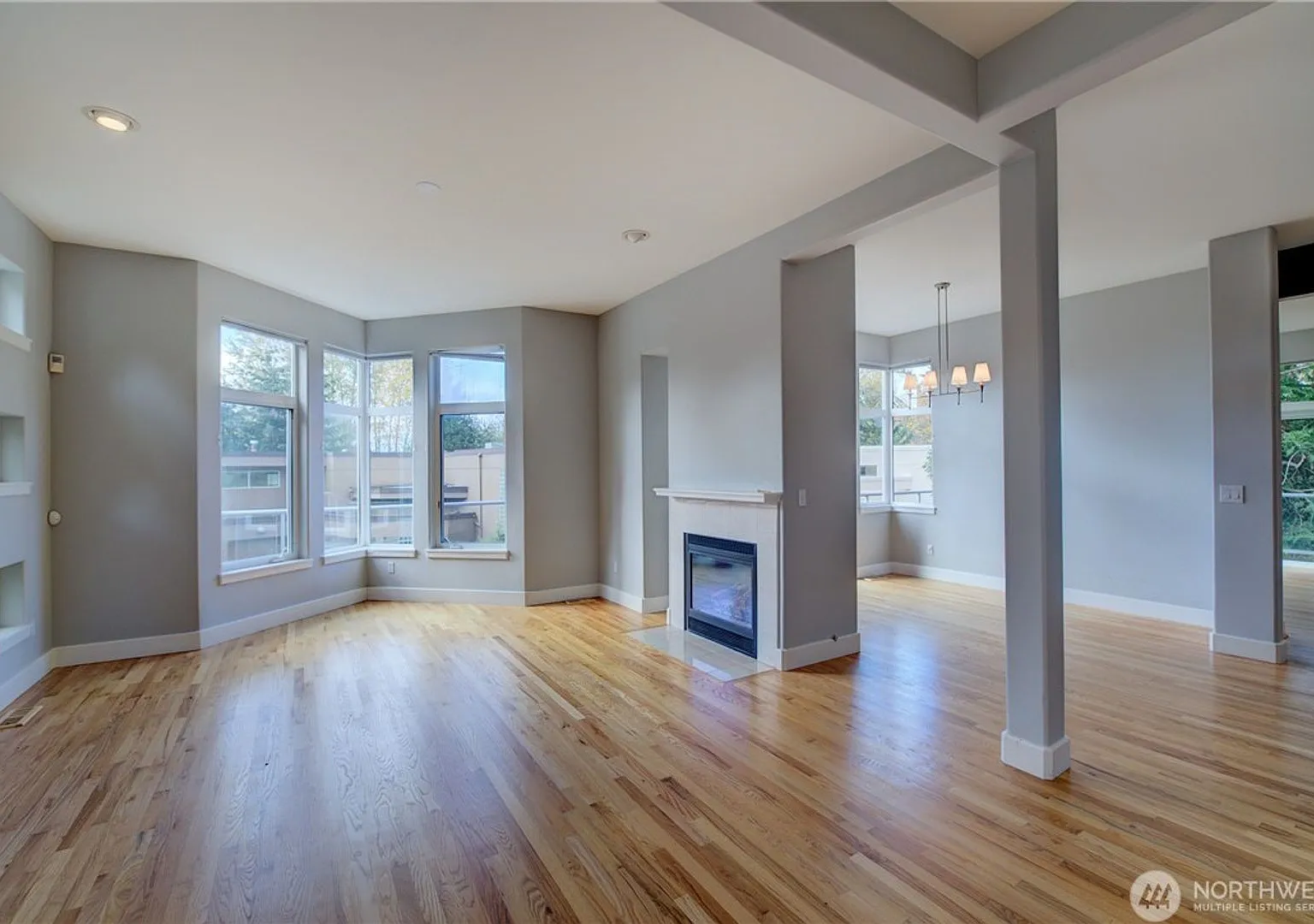 3bd/3.5ba Kirkland Home — Photo 3