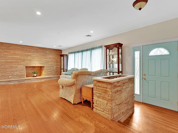 3rd image of 52 Silverwhite Road