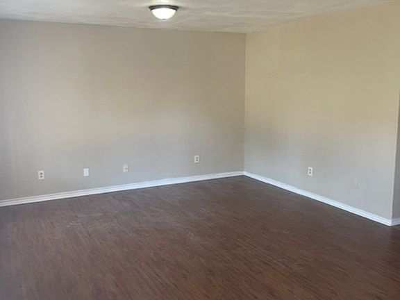 3rd image of 805 SE 4th St APT 107