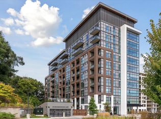 25 Neighbourhood Ln #107, Toronto, ON M8Y 0C4