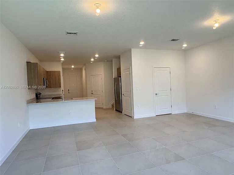 178 NE 14th Ave — Photo 11