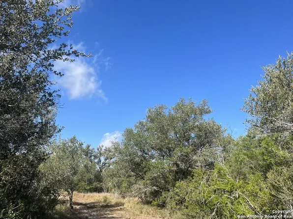 619 FM 2824, Beeville 78102