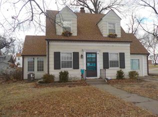 715 Poplar St, Wamego, KS 66547