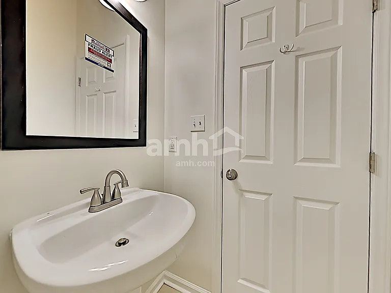 8008 Willowglen Dr — Photo 10