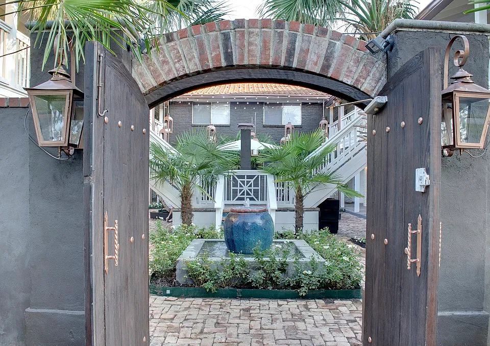 5310- Gaston - GREEN HOUSE VILLA ENTRANCE