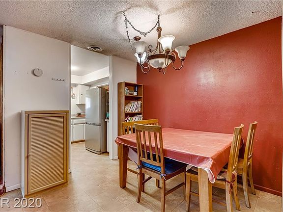 3rd image of 1717 Manhattan Dr