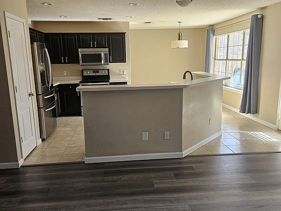 4th image of 2206 Green Stone Dr