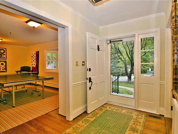 2nd image of 1106 Sunset Dr