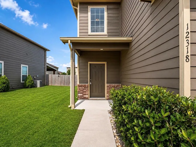 12318 Skyview Manor Dr — Photo 3