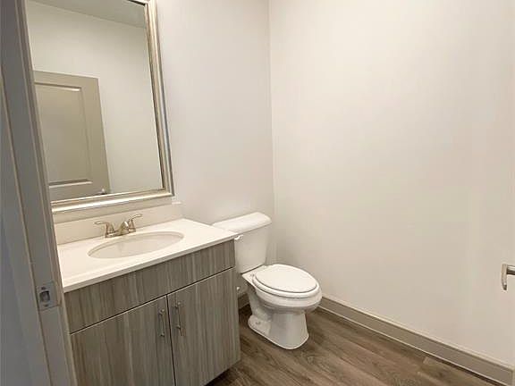 5th image of 2292 Hawes Ave #1102