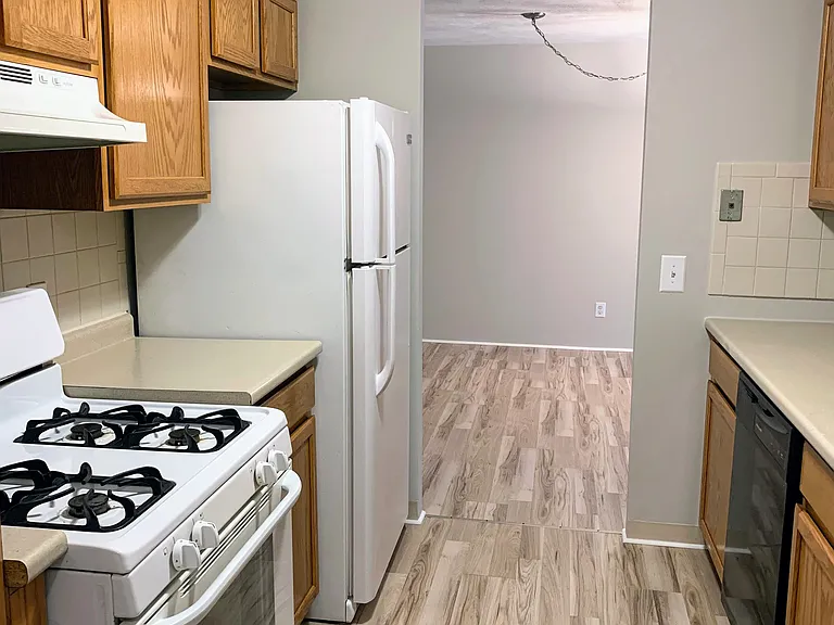 210 Brook Village Rd #20 — Photo 6