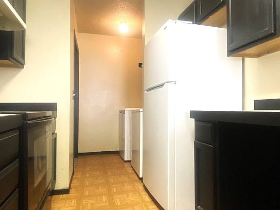 3rd image of 883 S Curtis Ave