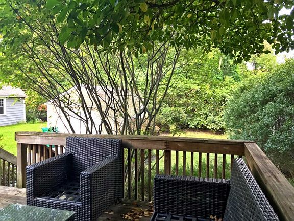 4th image of 3678 Saybrook Ave