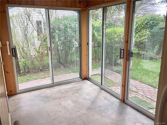 Enclosed patio is a great s...