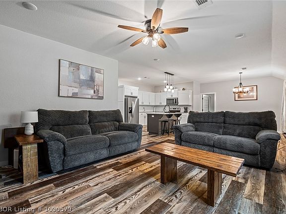 4th image of 102 Willowbrook Way
