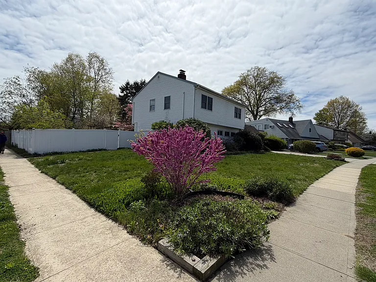 Saddler Ln — Photo 14