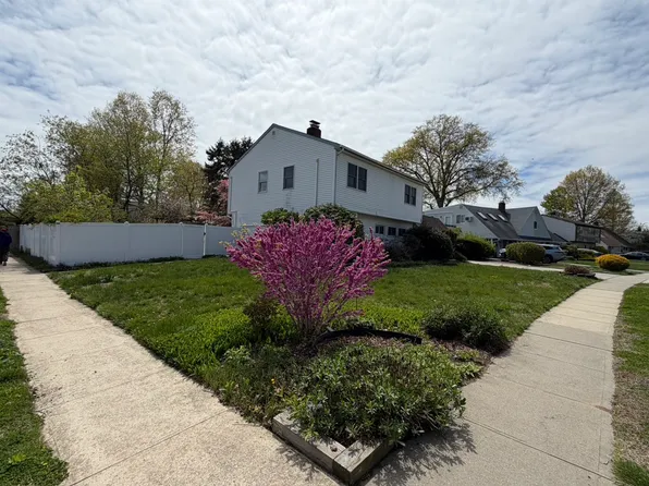 (undisclosed Address), Levittown, NY 11756