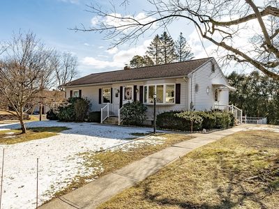 17 Holy Cross Cir, East Longmeadow, MA, 01028