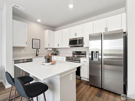 4th image of 259 Molinar St