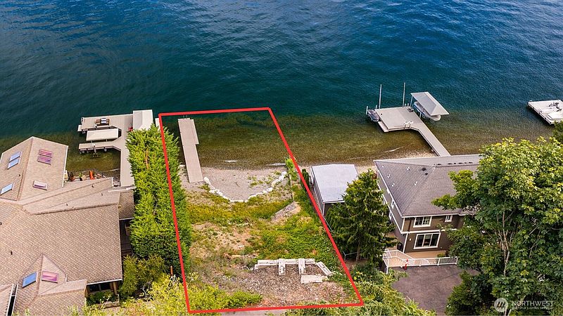 2nd image of 672 W Lake Sammamish Parkway NE