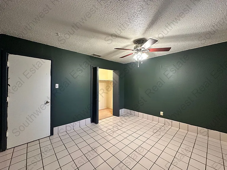 141 Texas Dr — Photo 15