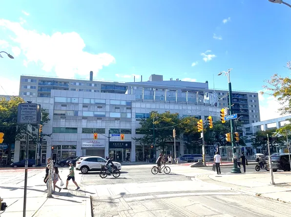 99 Cameron St #520, Toronto, ON M5T 3A2