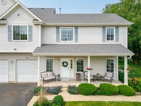 1077 Castleshire Dr, Woodstock, IL 60098