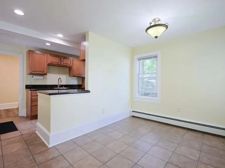 191-193 Auburn St #2 — Photo 4
