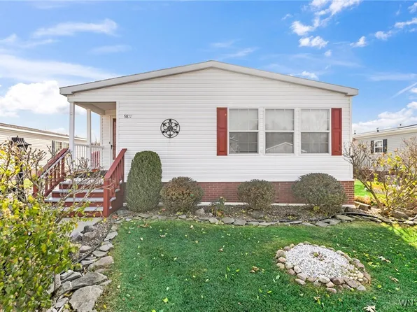 9811 Kingsthorpe Ter, Clarence, NY 14031