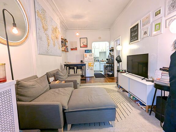 2nd image of 253 W 76th St APT 5