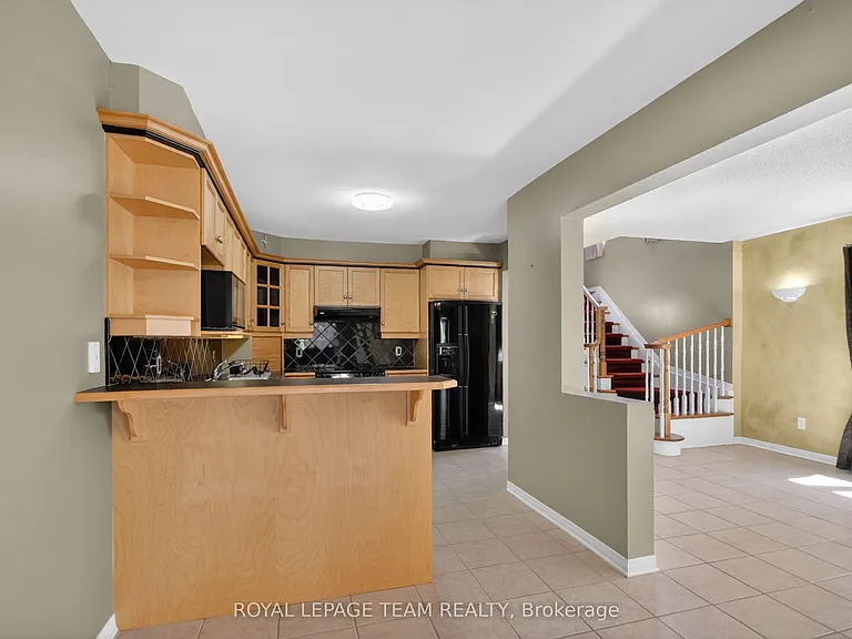 32 Riverstone Dr N — Photo 13