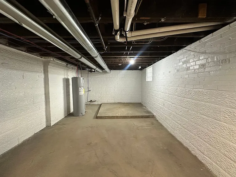 184 E Tompkins St — Photo 19
