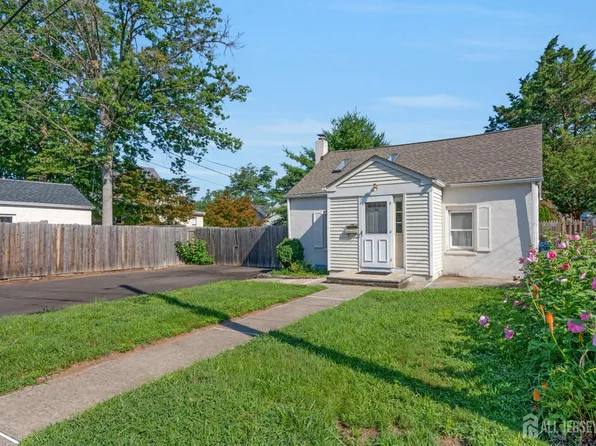 96 Conover Pl, Middlesex, NJ 08846